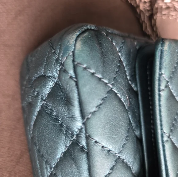 Chanel Metallic Reissue 2.55 - Picture 8 of 11